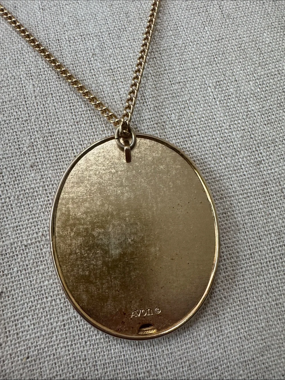Vintage Avon Floral Pendant Necklace Gold Tone 26